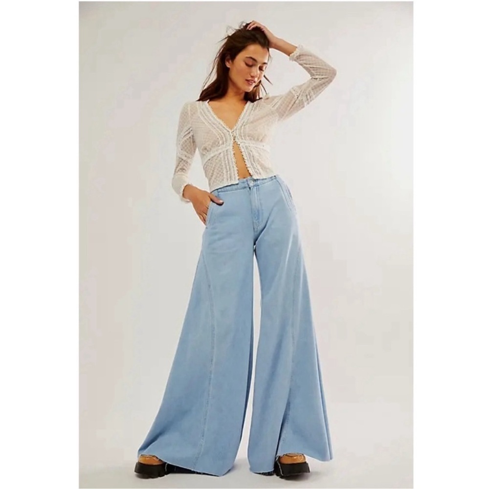 Free People Chase The Sun Extreme Wide-Leg Jeans Light Wash Blue 24